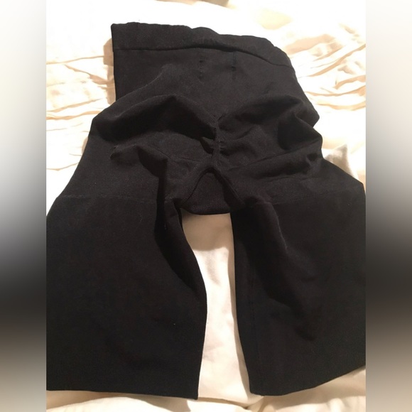 NWOT Spanx slim cognito compression shorts. - Picture 4 of 4